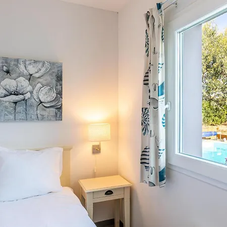 וילה Large, Detached With A Pool 800 M From The Sea