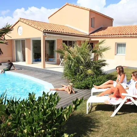 Large, Detached With A Pool 800 M From The Sea וילה